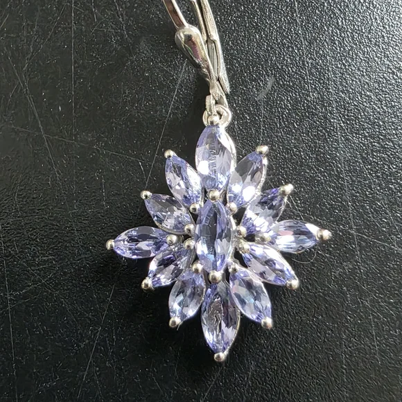 Elegant Silver and Tanzanite Jewelry Set - Picture 4 of 11